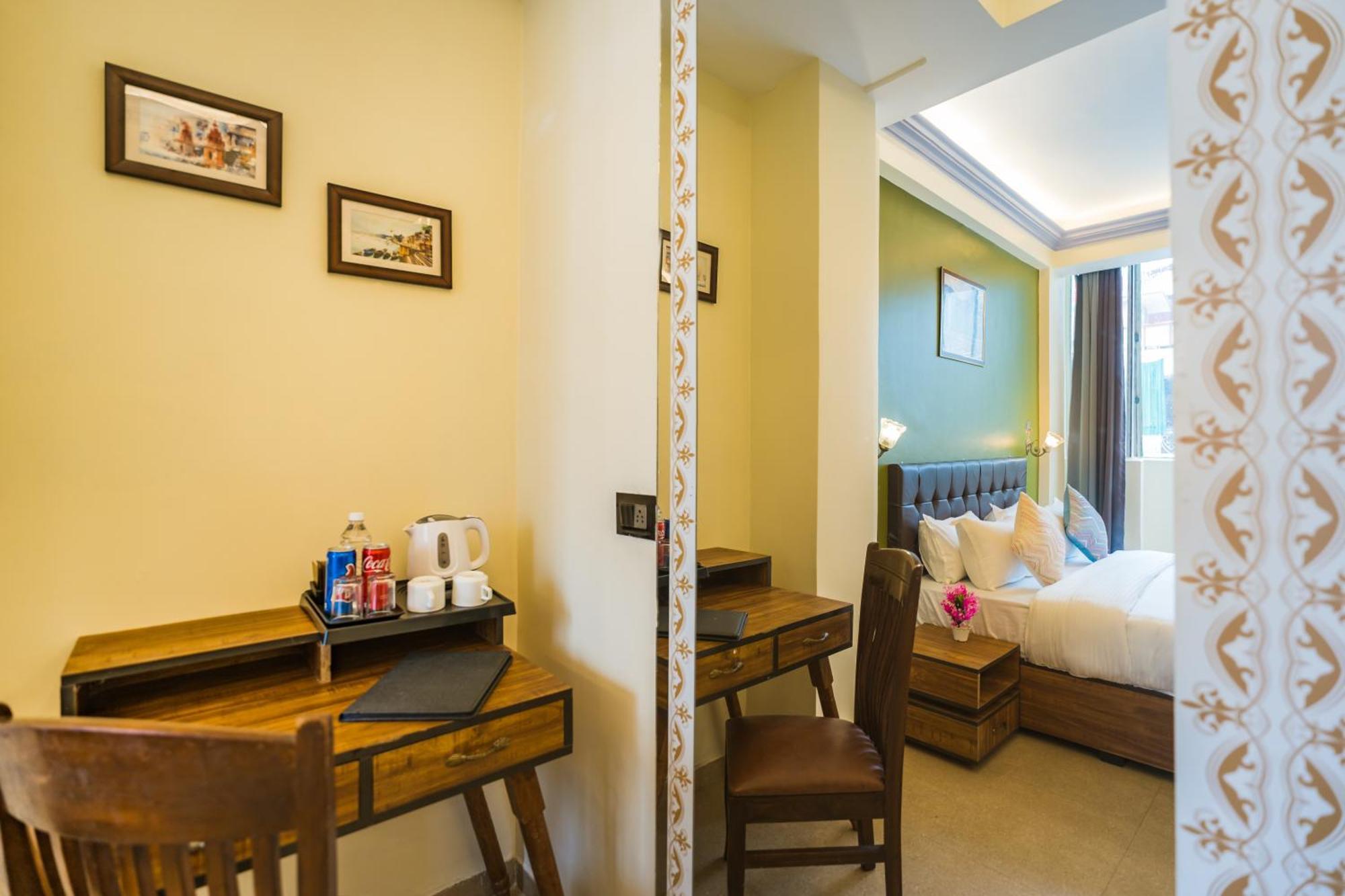Tripli Hotels Silver Shine Varanasi Bagian luar foto