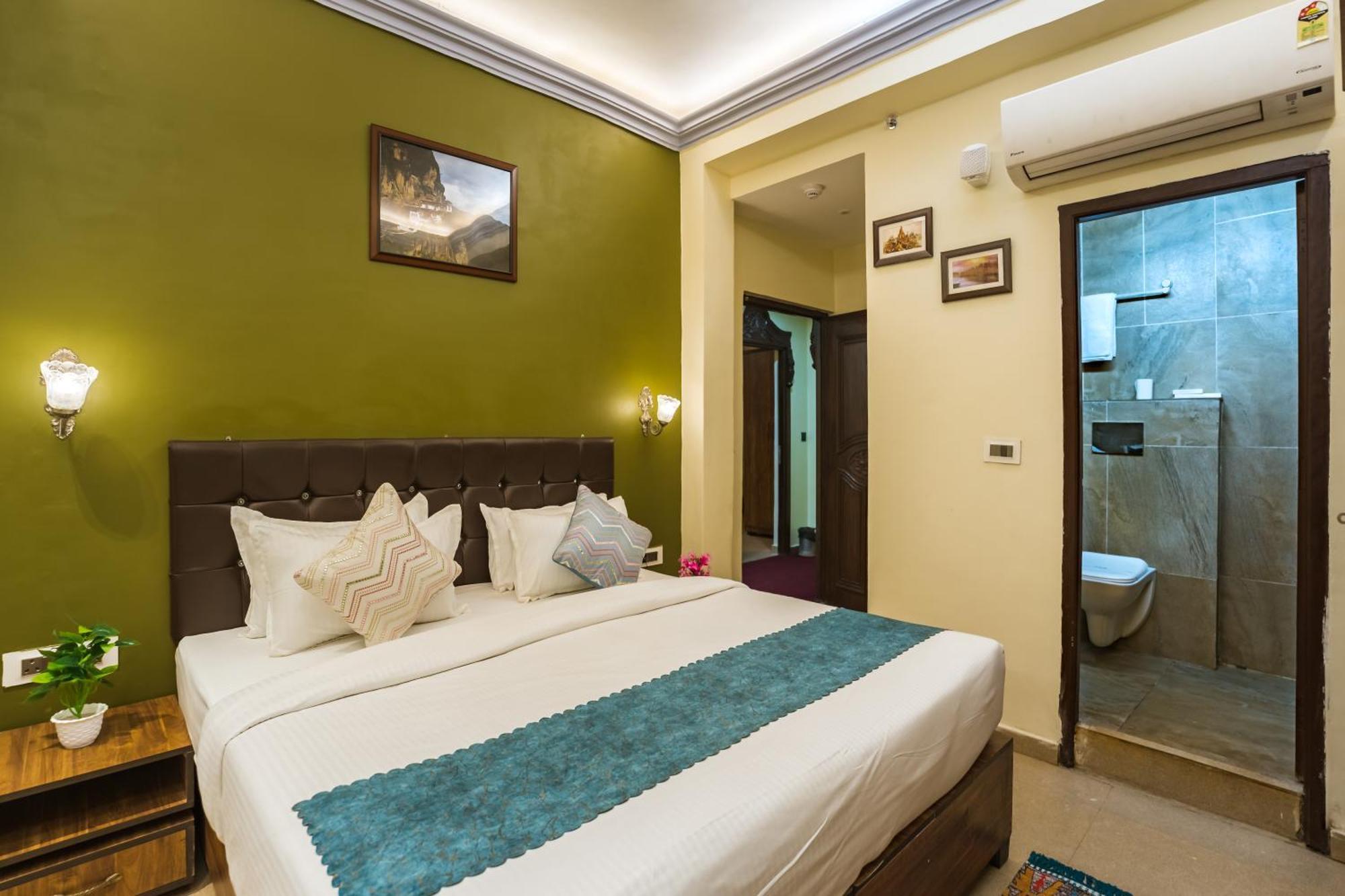 Tripli Hotels Silver Shine Varanasi Bagian luar foto
