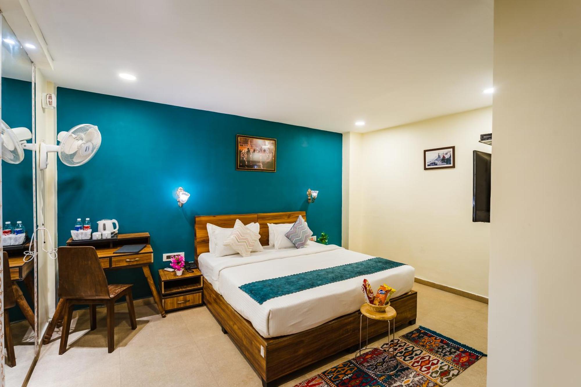 Tripli Hotels Silver Shine Varanasi Bagian luar foto