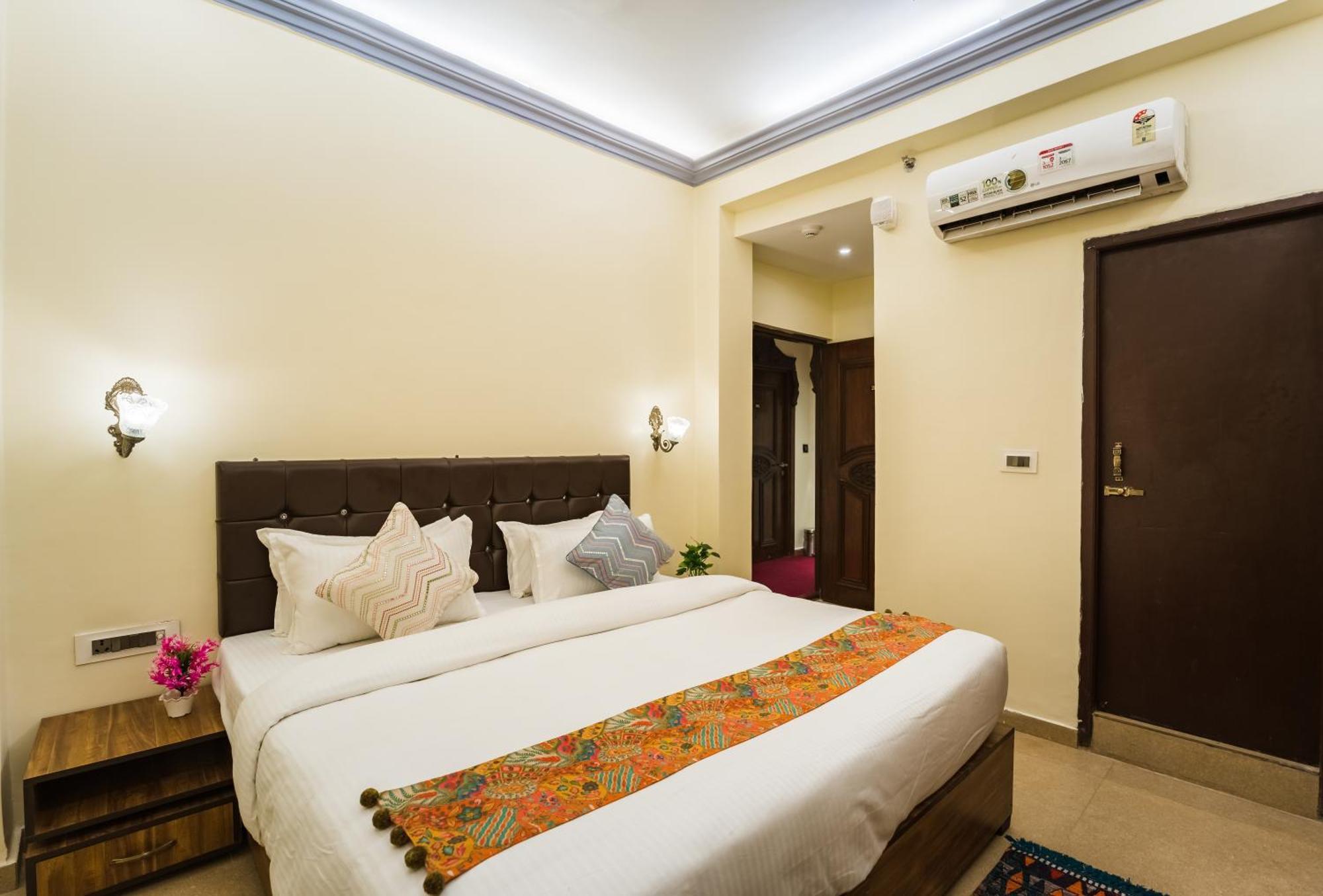 Tripli Hotels Silver Shine Varanasi Bagian luar foto