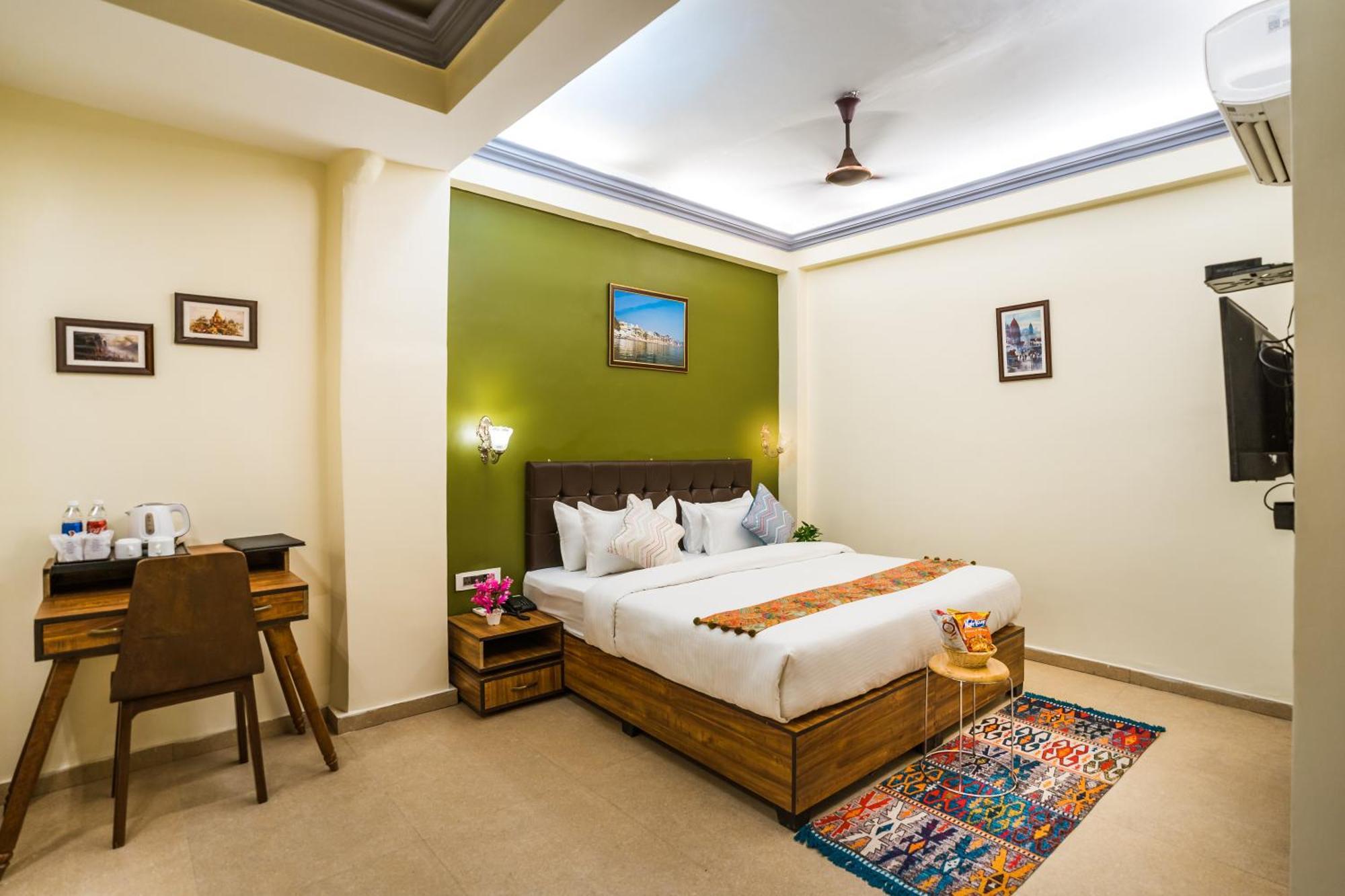 Tripli Hotels Silver Shine Varanasi Bagian luar foto