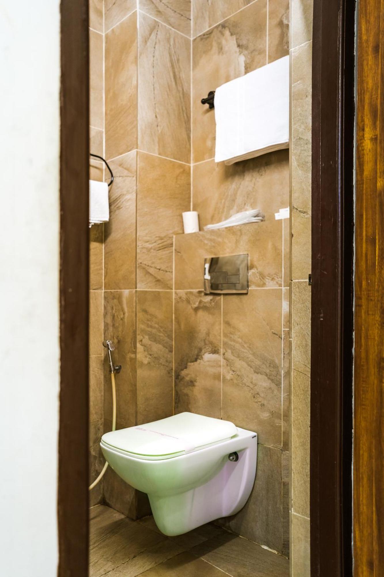 Tripli Hotels Silver Shine Varanasi Bagian luar foto