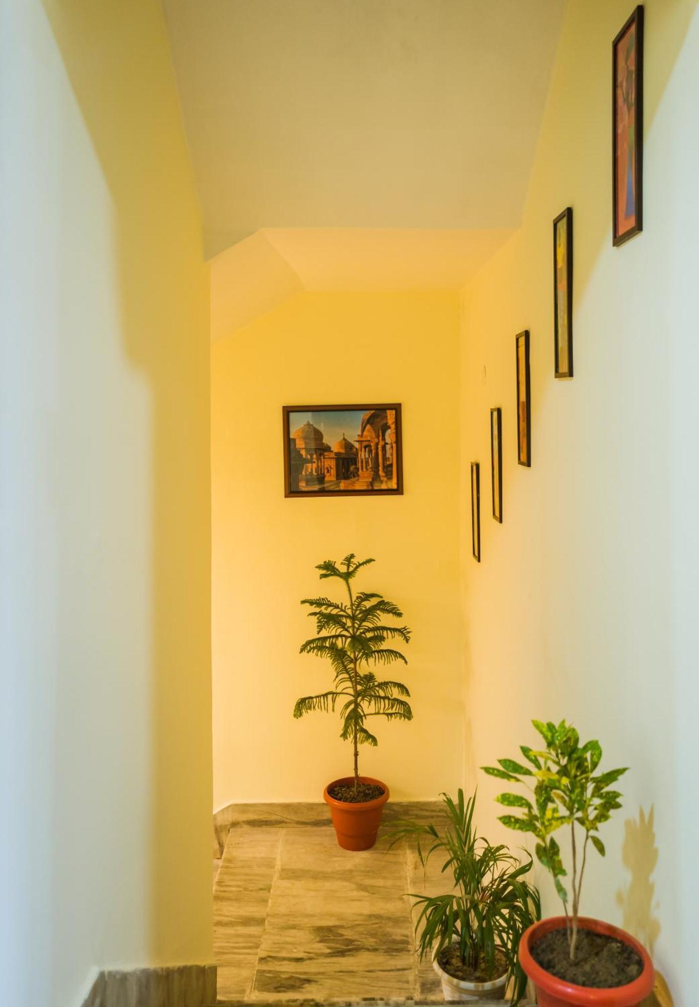 Tripli Hotels Silver Shine Varanasi Bagian luar foto