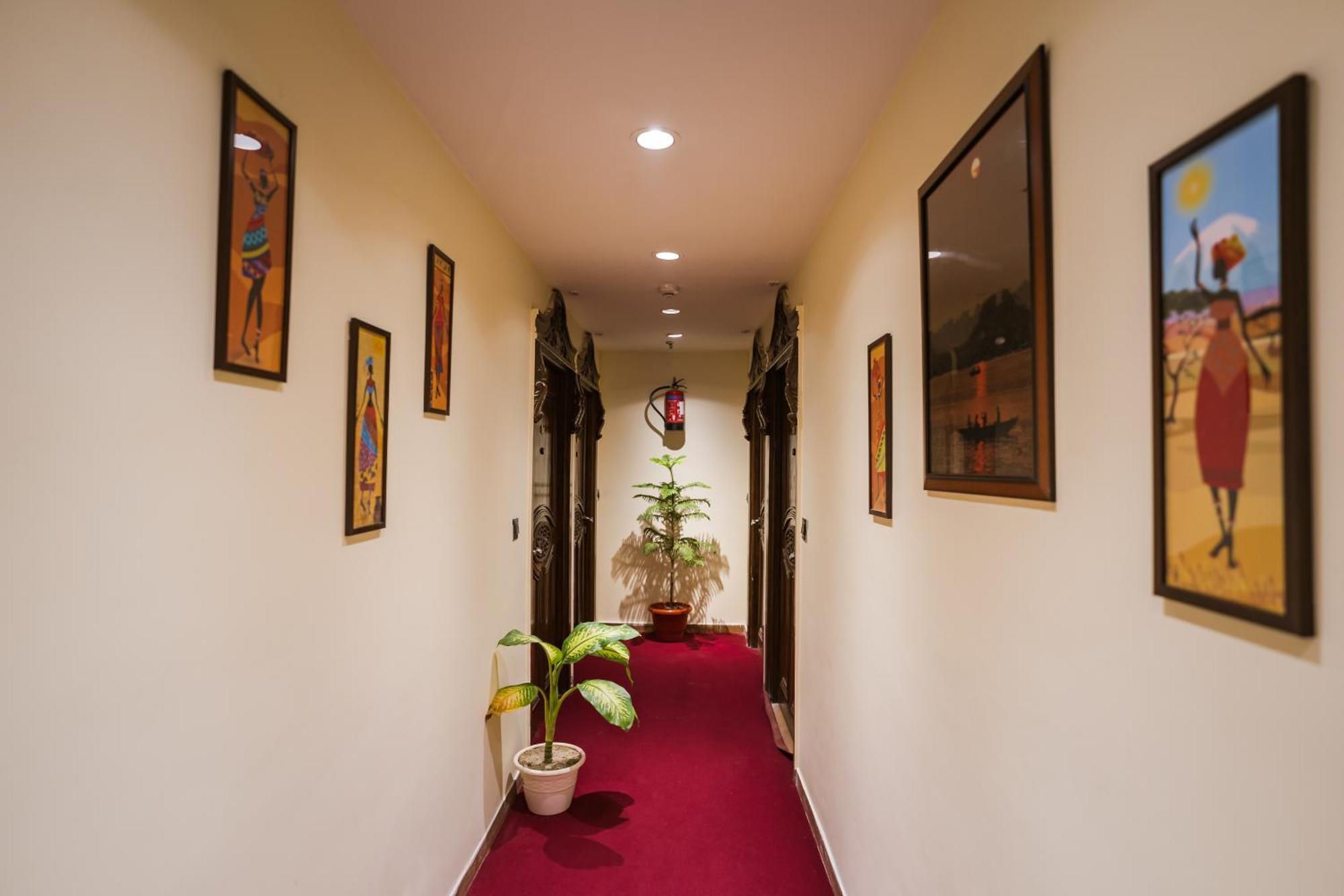 Tripli Hotels Silver Shine Varanasi Bagian luar foto