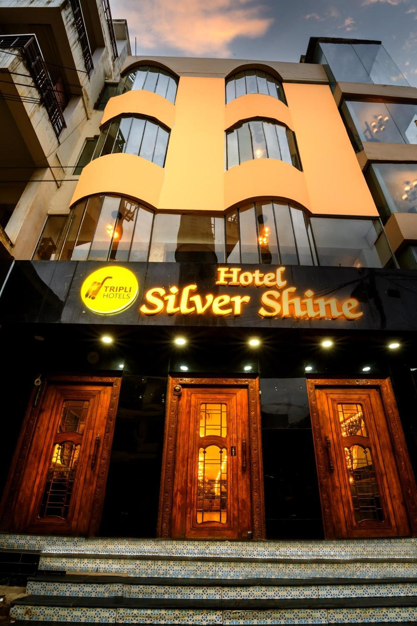 Tripli Hotels Silver Shine Varanasi Bagian luar foto