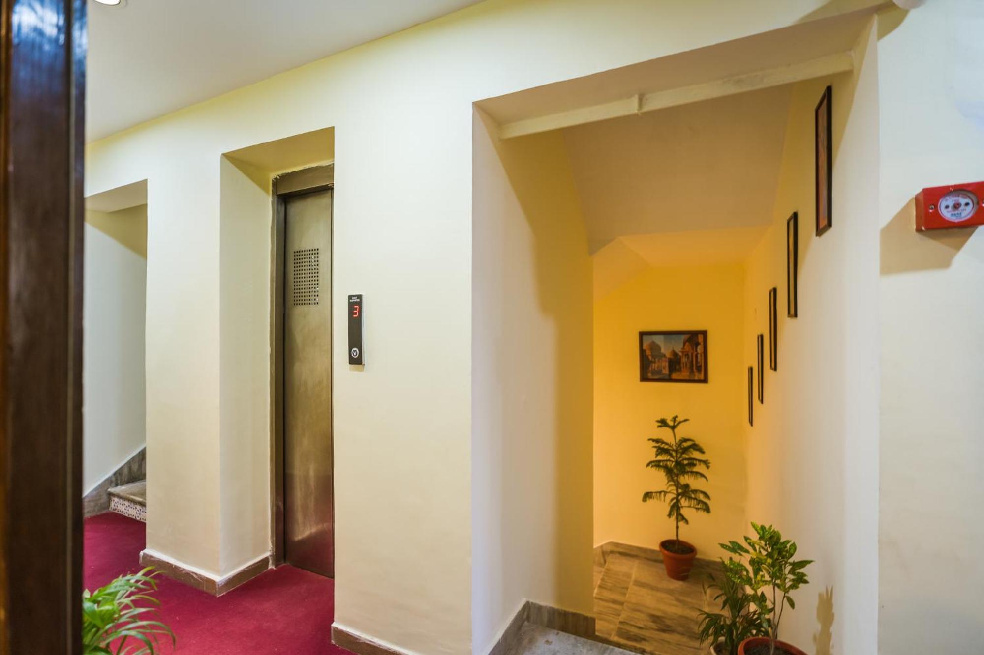 Tripli Hotels Silver Shine Varanasi Bagian luar foto