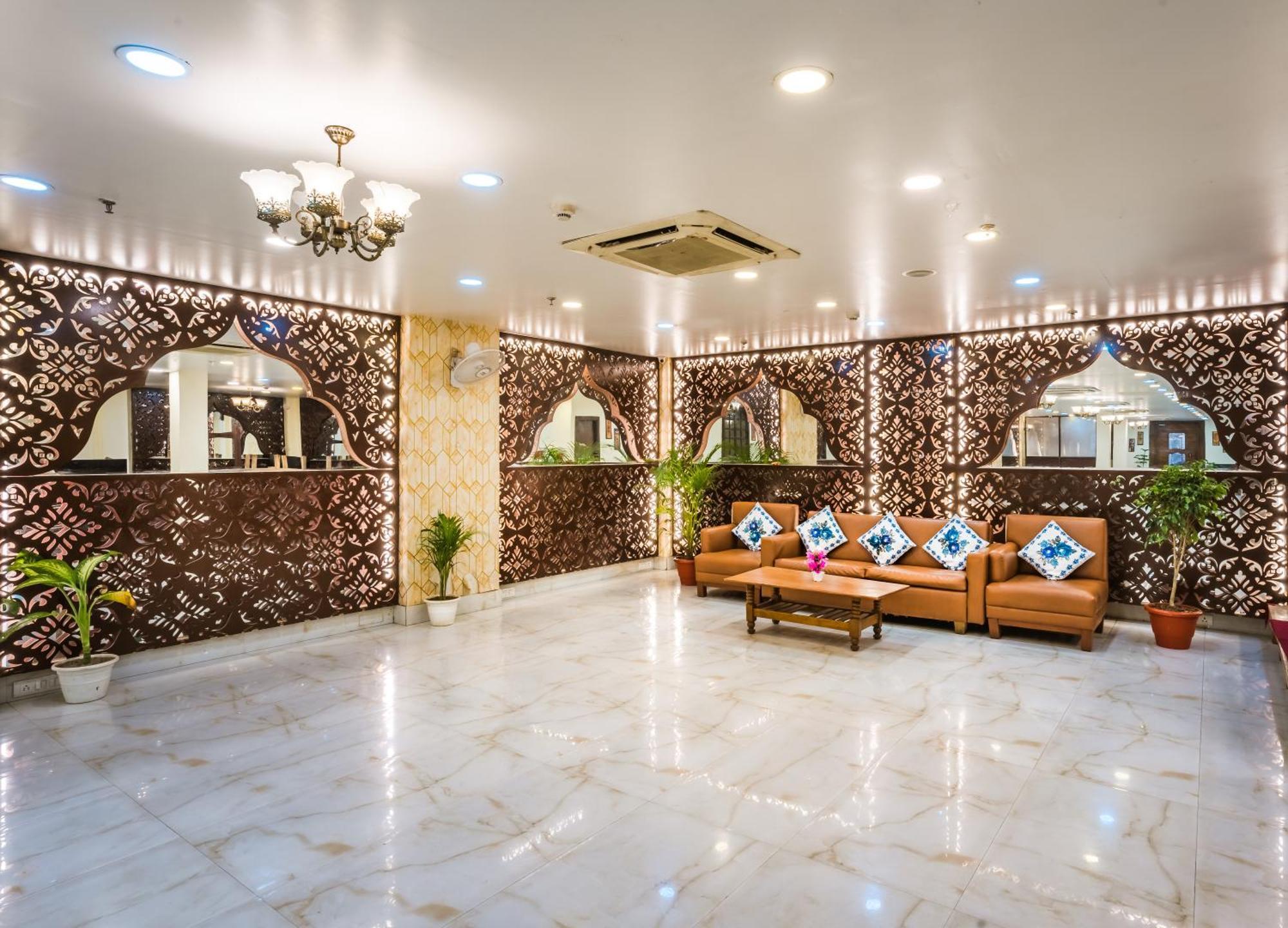 Tripli Hotels Silver Shine Varanasi Bagian luar foto