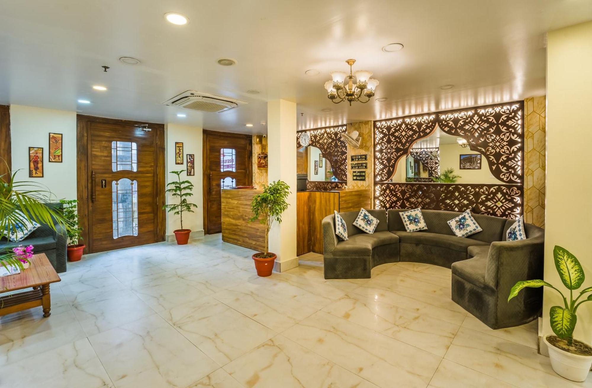 Tripli Hotels Silver Shine Varanasi Bagian luar foto